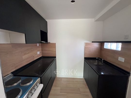 ALVAREZ, JULIAN al 700 Piso 6