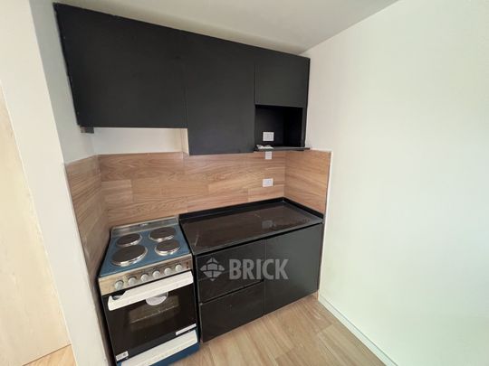 ALVAREZ, JULIAN al 700 Piso 6