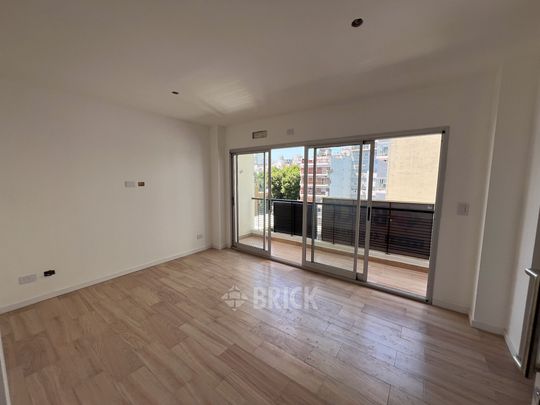 ALVAREZ, JULIAN al 700 Piso 6