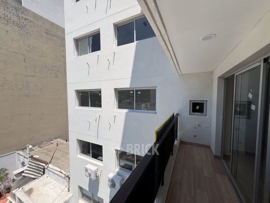 ALVAREZ, JULIAN al 700 Piso 6