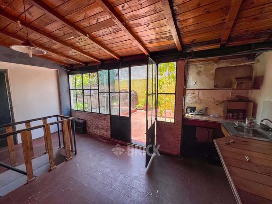 MARTINEZ, ENRIQUE al 700 Piso PB