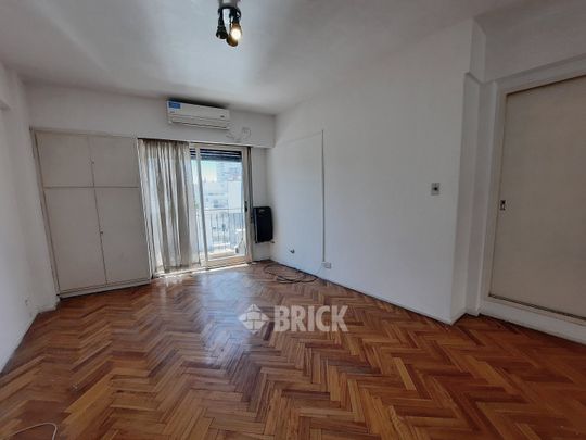 ALVAREZ, JULIAN al 2400 Piso 9