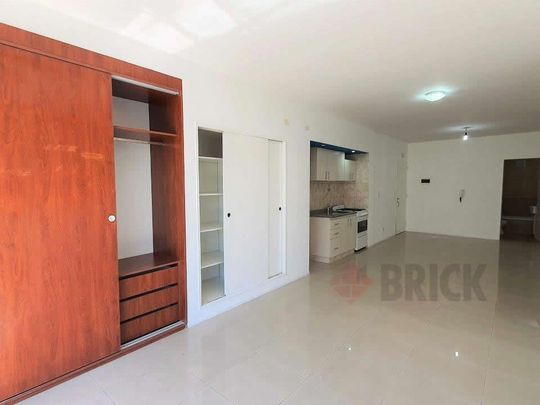 MORENO al 2200 Piso 5