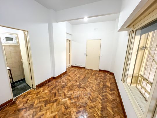 AUSTRIA al 2500 Piso PB
