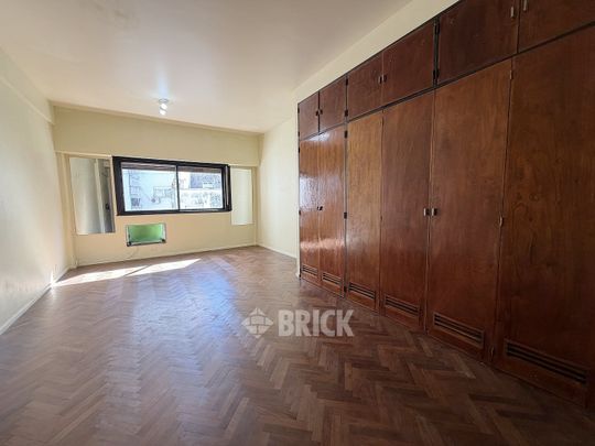 AZCUENAGA al 1900 Piso 8