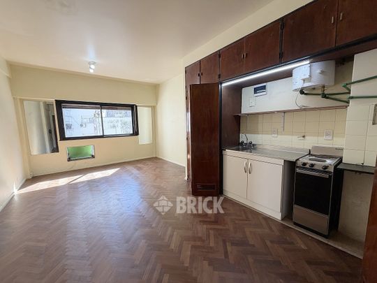 AZCUENAGA al 1900 Piso 8