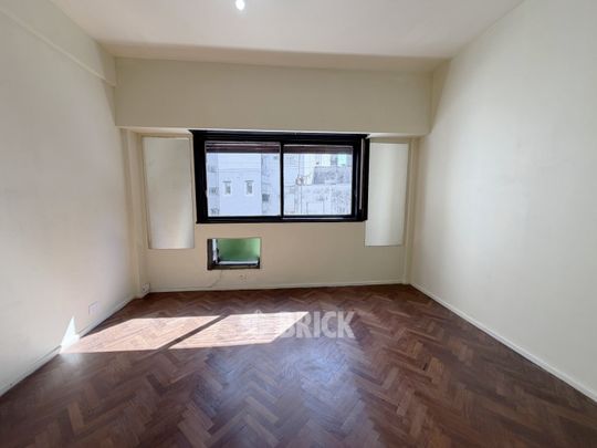 AZCUENAGA al 1900 Piso 8