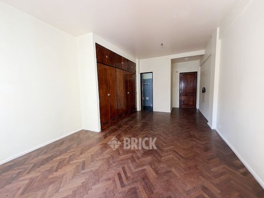 AZCUENAGA al 1900 Piso 8