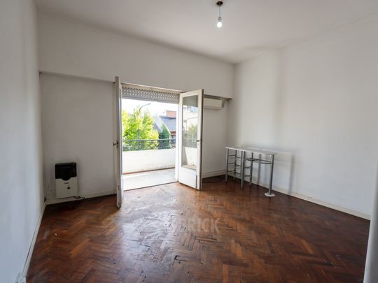 NAON, ROMULO S., DR. al 2200 Piso 2