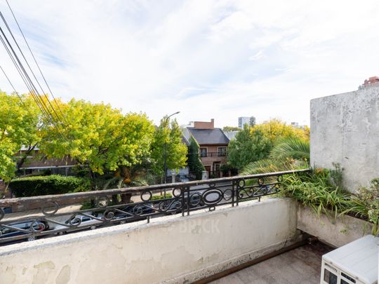 NAON, ROMULO S., DR. al 2200 Piso 2