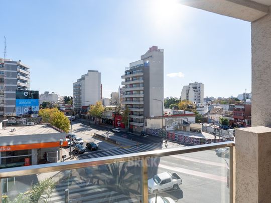 SAN MARTIN, AV. al 5600 Piso 4