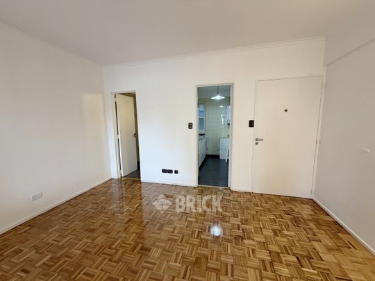 CHENAUT, AV. al 1700 Piso 8