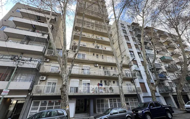 CALVO, CARLOS al 2100 Piso 14 20
