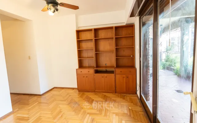 REPETTO, NICOLAS, DR. al 400 Piso 1° Y 2° 21