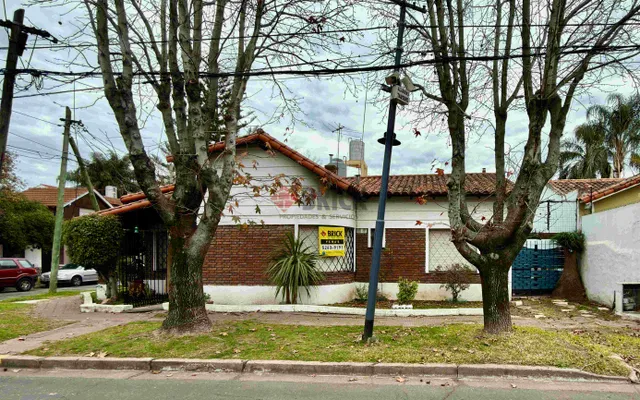 DOMINGO DE ACASSUSO al 6100 2