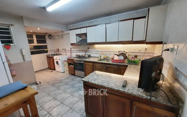 LAS HERAS GENERAL AV. al 2900 Piso 5 30