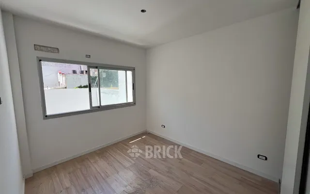 ALVAREZ, JULIAN al 700 Piso 2 14