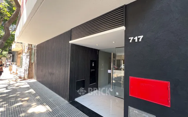ALVAREZ, JULIAN al 700 Piso 2 24
