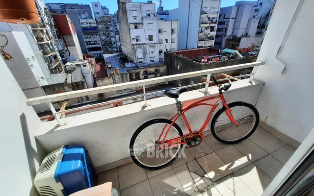 URIBURU JOSE E., PRES. al 500 Piso 6 8