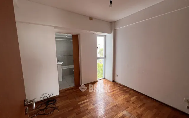 CARACAS al 1200 Piso 8 10