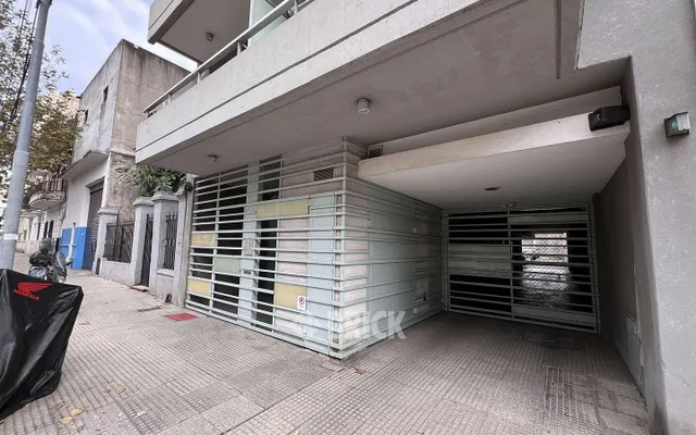 CARACAS al 1200 Piso 8 16