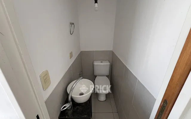 CARACAS al 1200 Piso 8 6