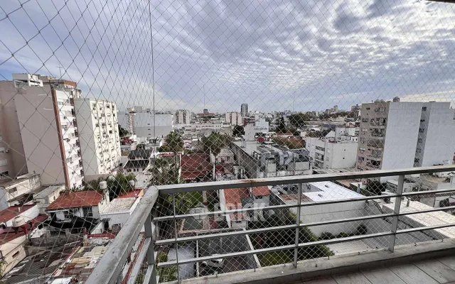 CARACAS al 1200 Piso 8 7