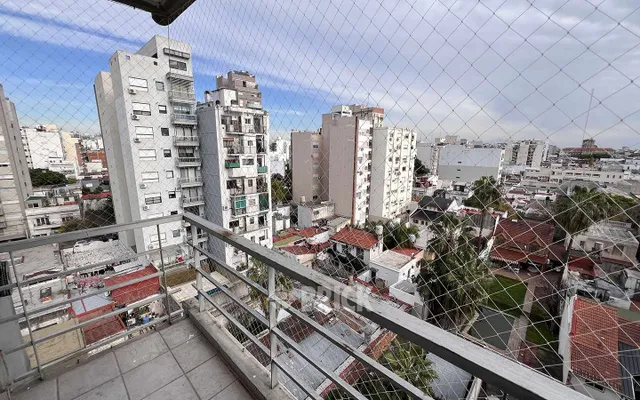 CARACAS al 1200 Piso 8 8