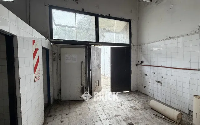 YRIGOYEN, HIPOLITO, AV. al 8200 33