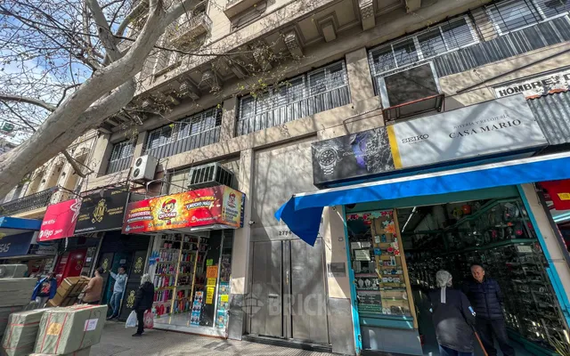 RIVADAVIA, AV. al 2700 Piso 6 10