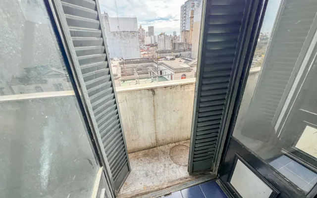RIVADAVIA, AV. al 2700 Piso 6 5