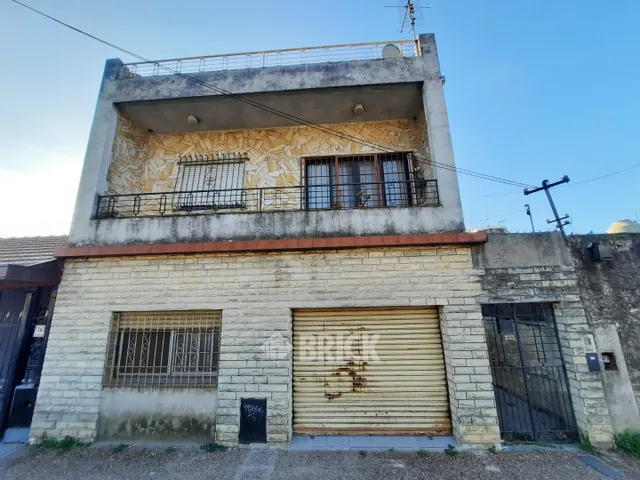 LAMADRID, AV. al 1600 1