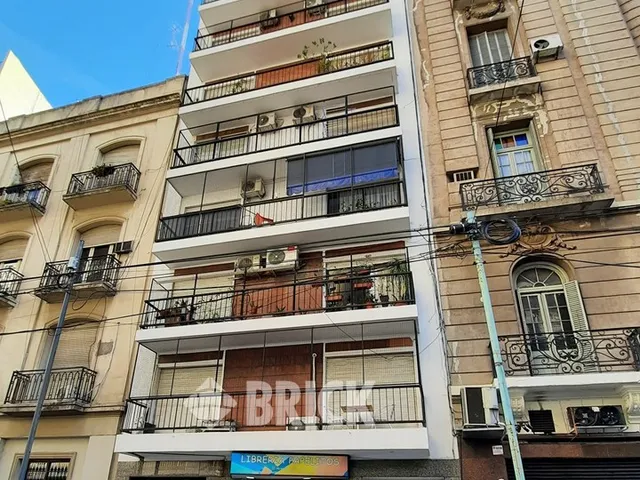 ALVEAR, MARCELO T. DE al 2400 Piso 7 23