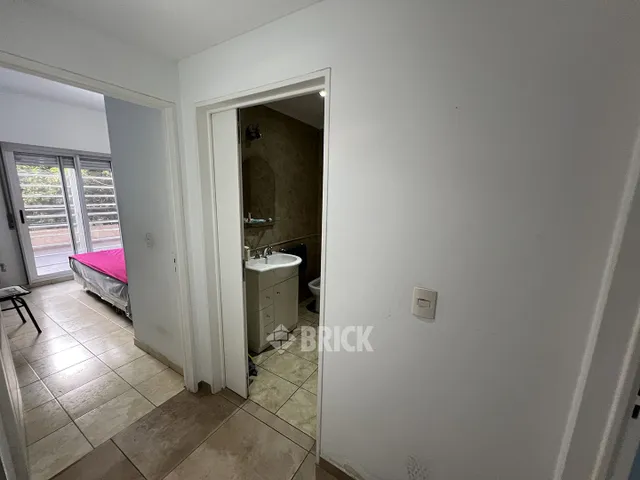 ARANGUREN, JUAN F., DR. al 1800 Piso 1 11