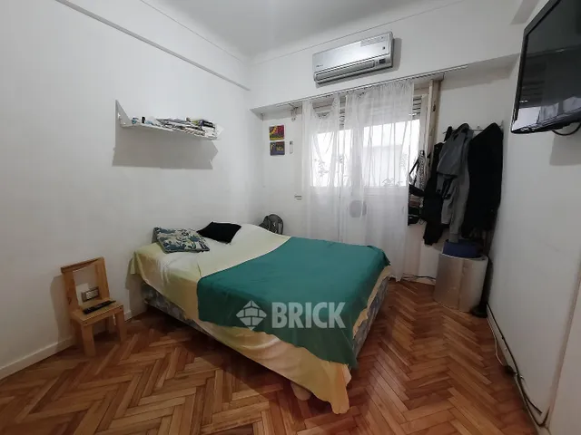RIVADAVIA AV. al 2000 Piso 8 11