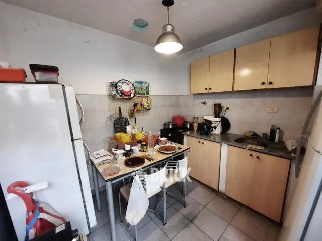 CASEROS AV. al 2000 Piso 1 12