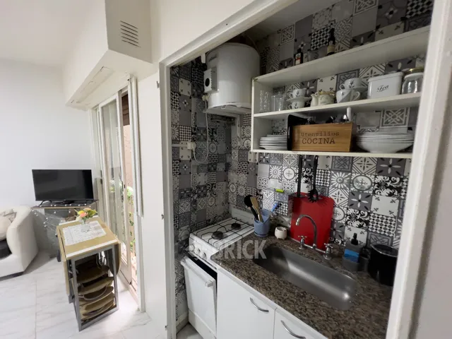 PERON, EVA, AV. al 1500 Piso 5 4