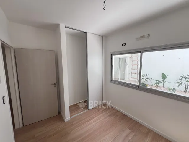 ALVAREZ, JULIAN al 700 Piso PB 13