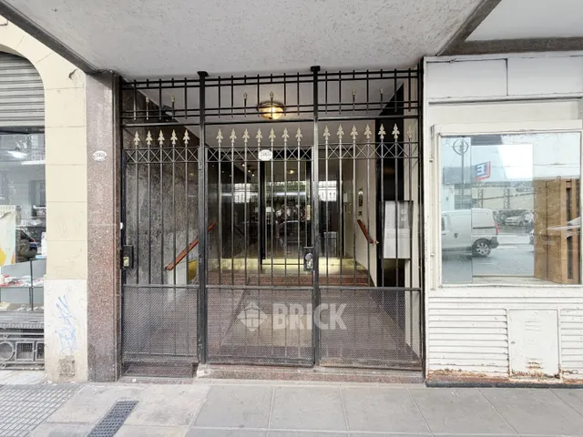 ALVEAR, MARCELO T. DE al 2000 Piso 1 32