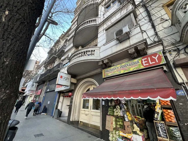 RIVADAVIA AV. al 2500 Piso 8 12