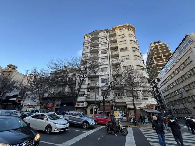 RIVADAVIA AV. al 2500 Piso 8 13