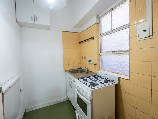 RIVADAVIA AV. al 2500 Piso 8 4