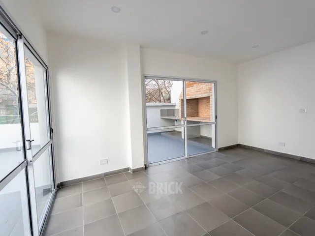 ESPINOSA al 1500 Piso PB 14