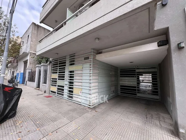CARACAS al 1200 Piso 8 16