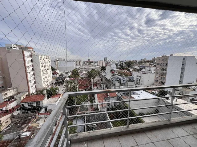 CARACAS al 1200 Piso 8 7