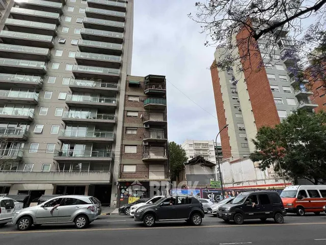 CRAMER, AV. al 2400 Piso 1 18
