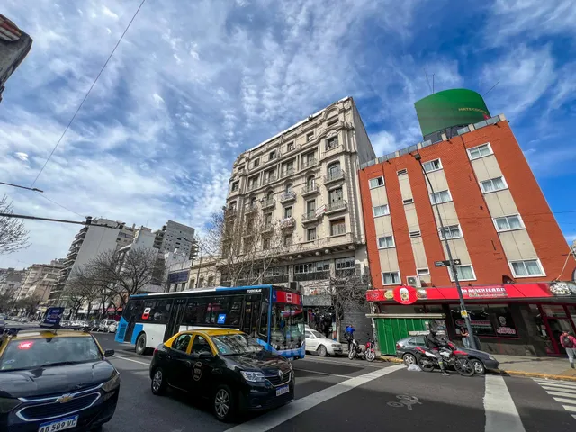 RIVADAVIA, AV. al 2700 Piso 6 11