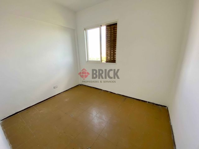 BRADLEY,EDUARDO al 300 Piso 12 10