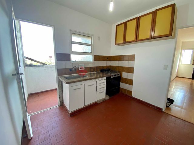 BRADLEY,EDUARDO al 300 Piso 12 6