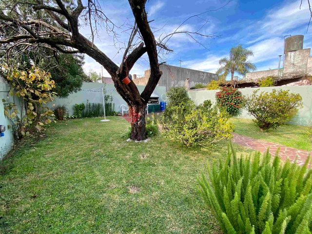 MERCEDES ALVAREZ al 2000 4